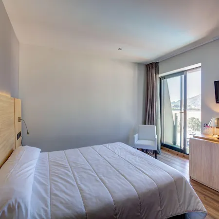 Hotel Astuy Isla Plana