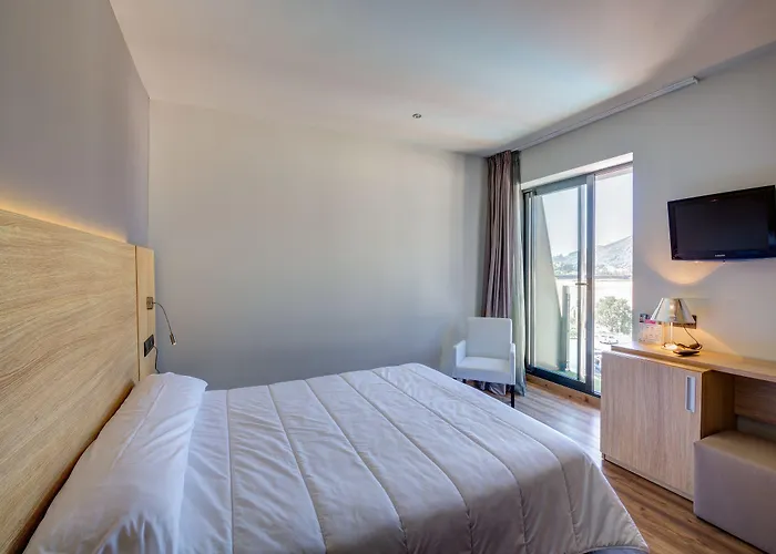 Hotel Astuy Isla Plana